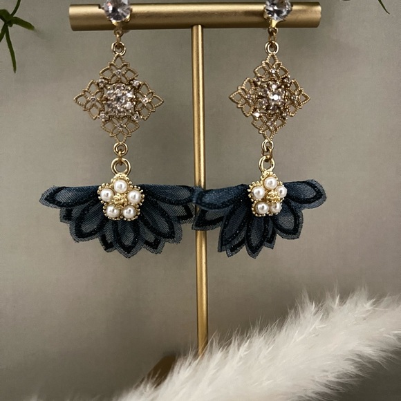 Elegant Flirty Flower-Inspired Dangle Earrings -Mixed Material Stylish Feminine - Picture 11 of 13